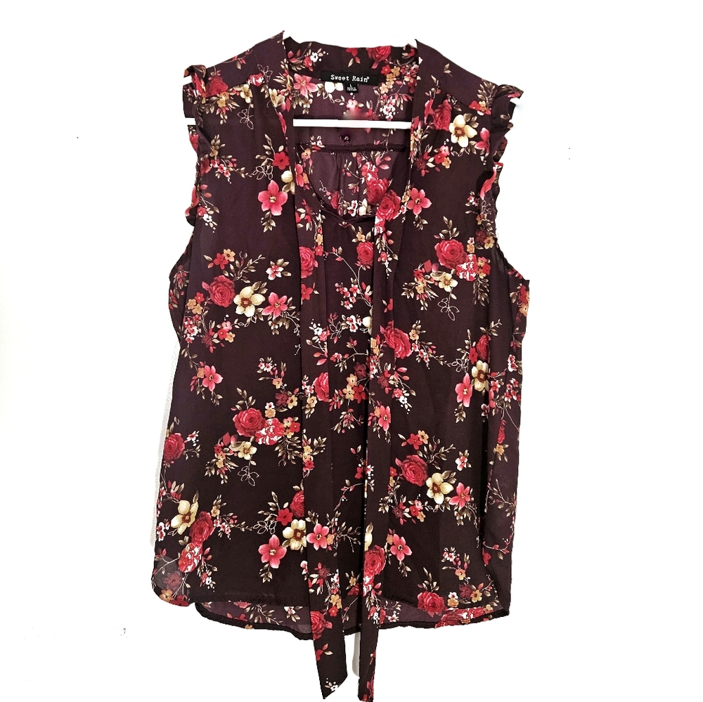 Floral maroon top with tie large